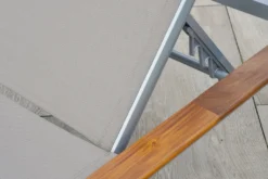 Merxx Gartenliege "Naxos" - Aluminiumgestell Silber Mit Akazienholz Und Textilbespannung Grau -Stil Beet Verkaufsgeschäft 651f904bdf80d618c6f4109d43ab4399