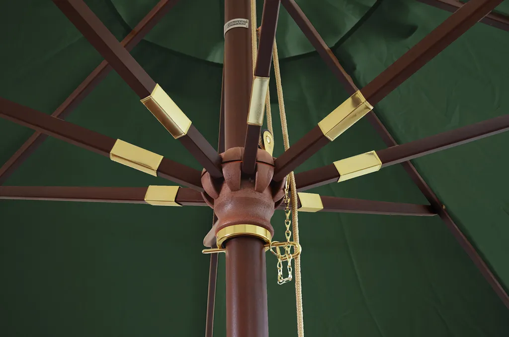 Sonnenschirm Runder Balkonschirm Grün 300 Cm Als Hochwertiger Schattenspender Gartenschirm Aus Holz Mit Windauslass & UPF 50+ 5 Sonnenschirm Runder Balkonschirm Grün 300 Cm Als Hochwertiger Schattenspender Gartenschirm Aus Holz Mit Windauslass & UPF 50+ – Bild 5